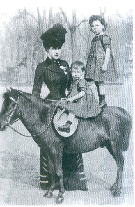 Count Louis Philippe de Paris (1838-94) and his family | Vintage photography, Rare pictures ...