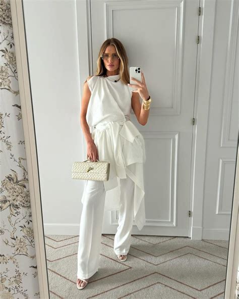 Almost Nude Rosie Huntington Whiteley Snaps A Selfie 12thBlog