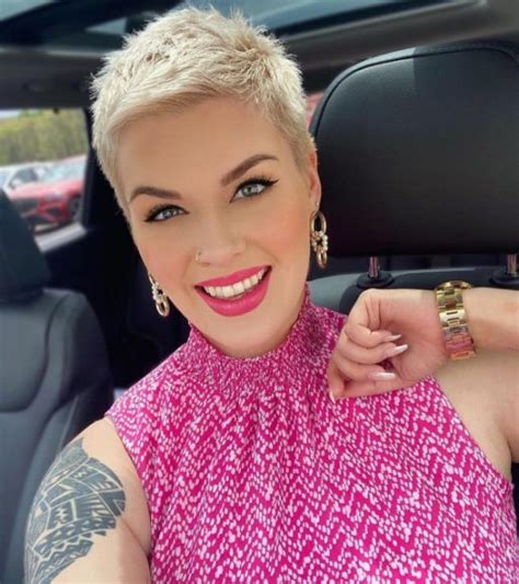 Best Pixie Haircuts Hairstyles For Any Hair Type Champagne Blonde Short Pixie I Take You