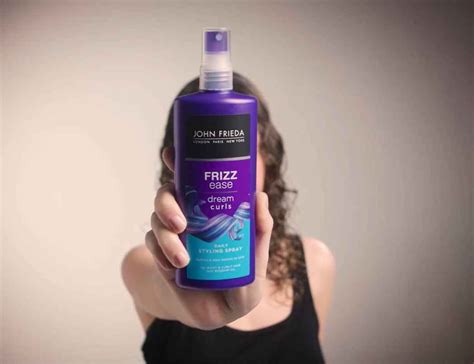 John Frieda Curls Styling Spray Стилизиращ спрей за естествени къдрици ...
