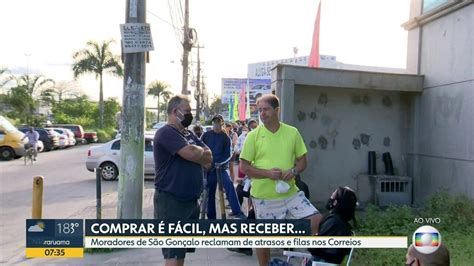 Moradores de São Gonçalo precisam enfrentar fila para retirar