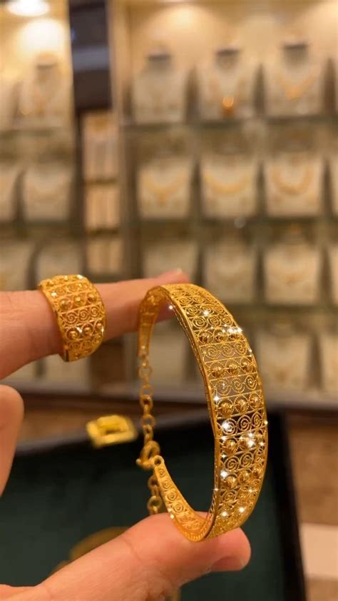 Pin By Hayrunnisa On Or Gold Bangles Design Wedding Jewelry Sets Bridal Jewellery Pretty