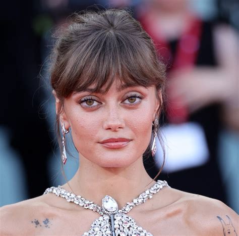 4 Formas De Usar O Batom Nude De Acordo O Tapete Vermelho De Veneza