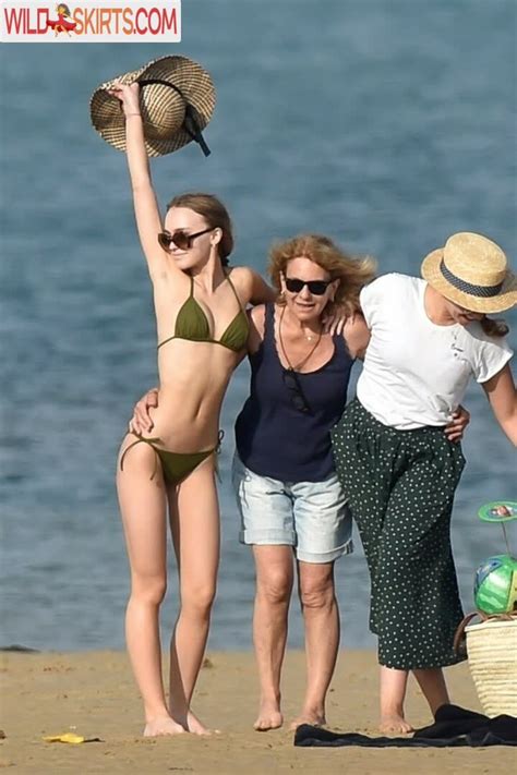 Lily Rose Depp Lilyannerose Lilyrose Depp Lilyrosemeldepp Nude