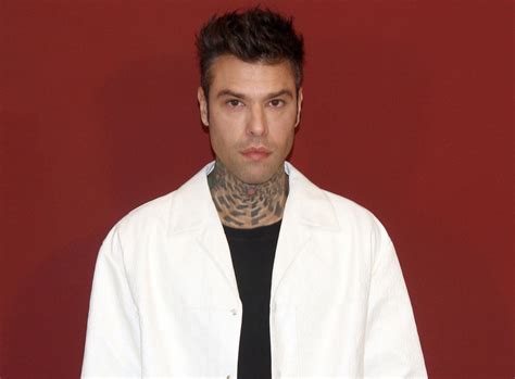 Fedez il 2 aprile a Belve Non sarà scena muta come Chiara da Fazio