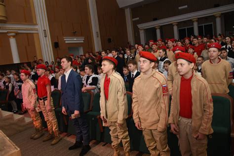 Особо отличившихся школьников Свободного наградили медалью «Юнармейская ...