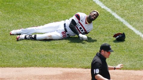 Luis Robert Injury History