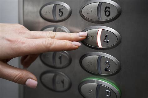 Tr S Pessoas Ficam Presas Em Elevador No Centro De Lajeado