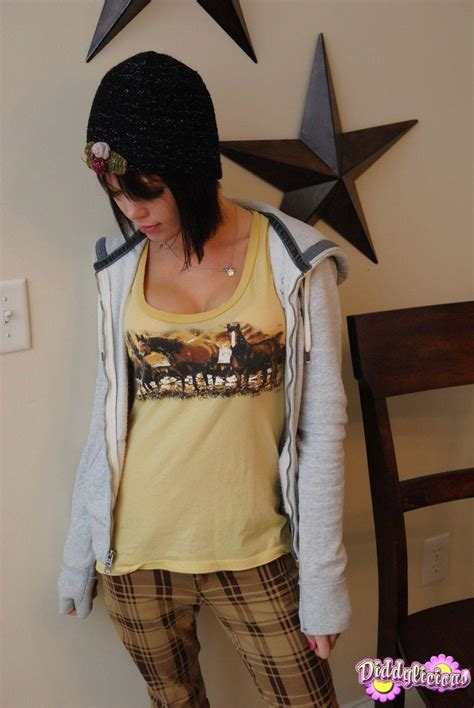 Pictures Of Teen Amateur Diddylicious Showing Off Her Round Ass Porn Pictures XXX Photos Sex