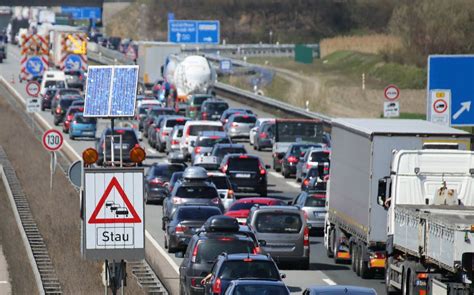 Update: Die Sperrung auf der A57 bei Krefeld ist aufgehoben - Welle ...