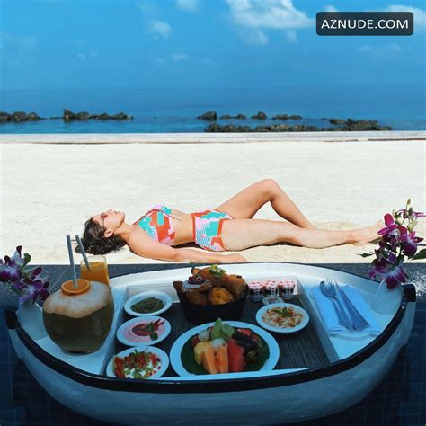 SARA ALI KHAN Nude AZNude