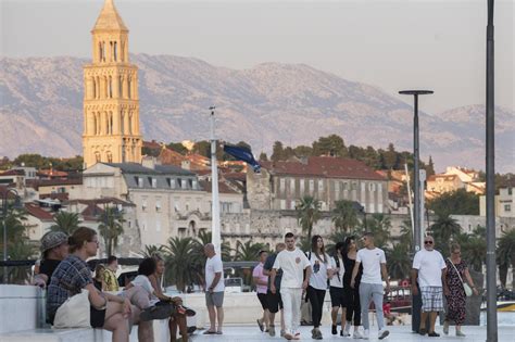 Slobodna Dalmacija Bura Je I Dalje Jaka Ali Ljeto Nije Gotovo Evo