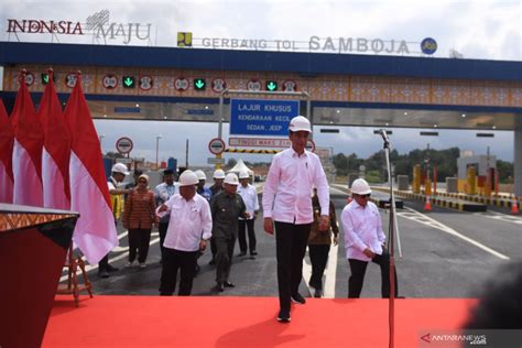 Presiden Jokowi Resmikan Jalan Tol Pertama Di Kalimantan ANTARA News