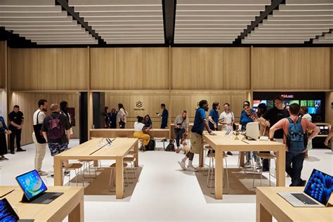 Пир во время чумы: Apple открыла роскошнейший магазин в Лондоне ...