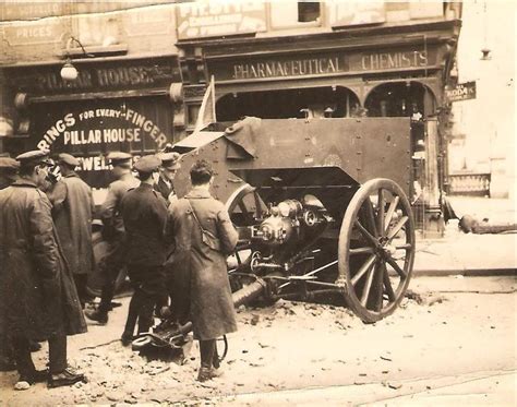 Sdcc Source View Of A Lancia Armoured Car And An Pound Field Gun At