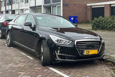 Genesis G90 In Het Wild AutoWeek