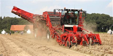 530hp, 4-row giant: Grimme wheels out its biggest potato harvester yet - Agriland.ie