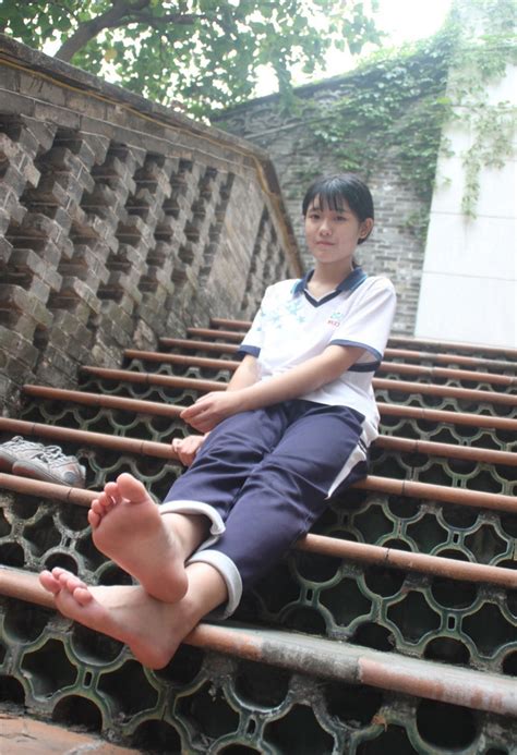 美足汇👣suckable Feet On Twitter 又找到一张她的照片