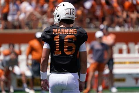 Texas Football News Arch Manning S First Pass As A Longhorn Is Going