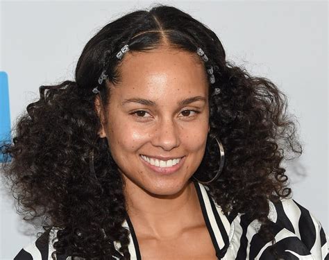 25 Naturally Beautiful Celebrities Without Makeup