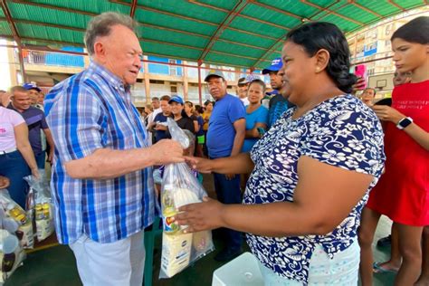 Gobernador Morel Rodr Guez Entrega Cestas Alimentarias A Familias De La