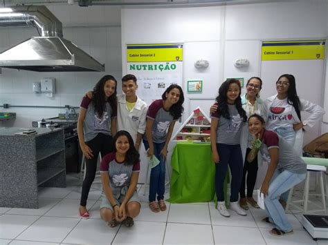 Alunos participam de Feira de Profissões e conhecem o curso de Nutrição