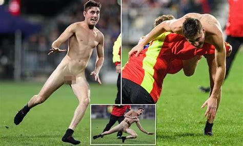 Streaker Arrested After Nude Run Rugby League Game Daily Mail Online