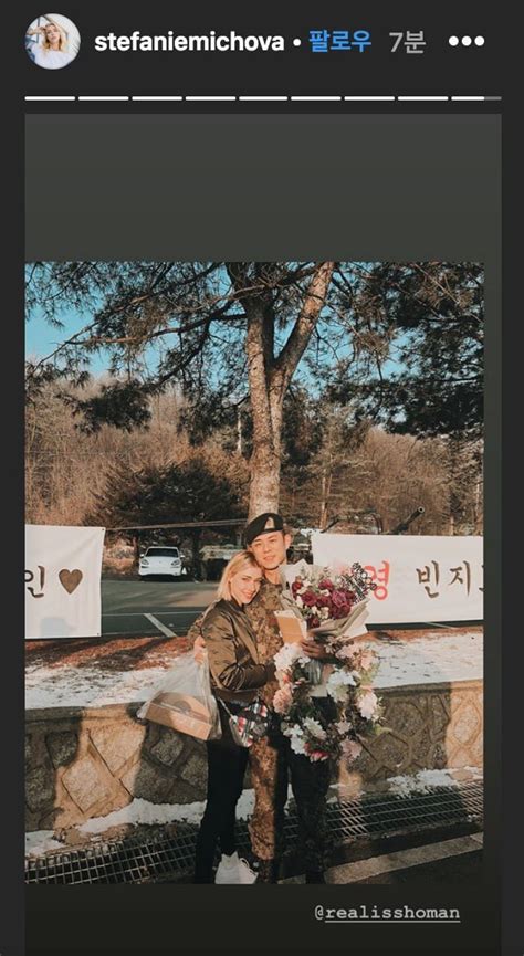 Cặp đôi bỗng hot nhất hôm nay Mỹ nam Hàn xuất ngũ bạn gái sexy người Đức đến đón sướt mướt như