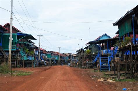kampong khleang life suspended   waters  tonle sap