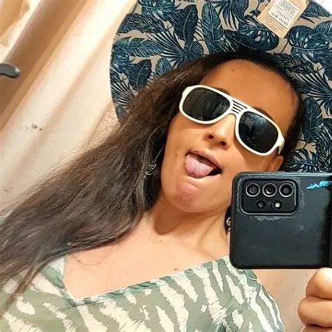 Hei E Amateur Ehefrau Ausgezogen Putzt Den Ofen Milf Behaarte Muschi Gro E Nippel Xhamster