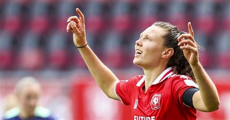 FC Twente Spits Fenna Kalma De Topscorer Van De Eredivisie Draagt