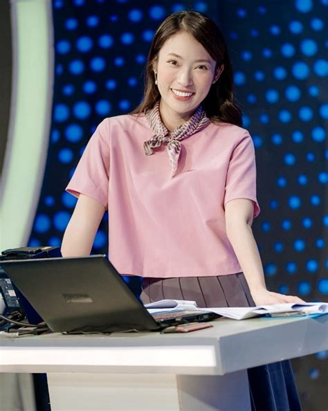 MC Khánh Vy là con ai Tiểu sử đời tư hot girl 7 thứ tiếng