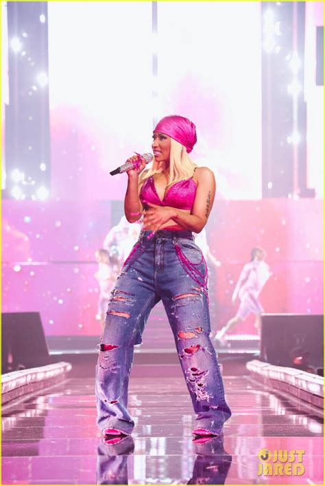 Nicki Minaj Pf2 Tour Wallpapers Wallpaper Cave