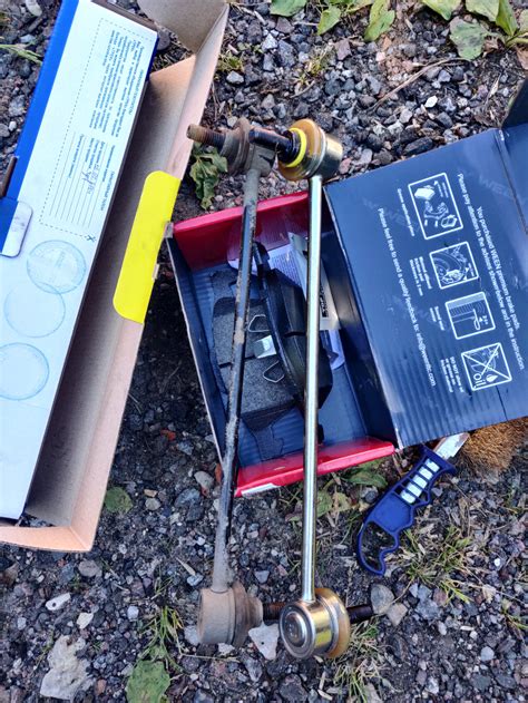 Замена передних стоек стабилизатора и насоса омывателя лобового стекла ...