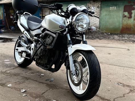 Купить б у Honda CB 600F Hornet карбюратор 6 передач в Москве белый naked bike 2004 года на