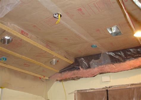 Пароизоляция для бани: монтаж материала на потолок и стены