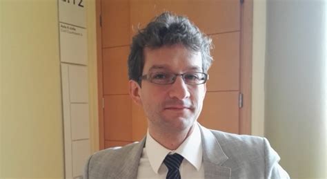 Pesaro Trascrizione Del Figlio Di Coppia Gay Uno Di Loro Il Padre Biologico