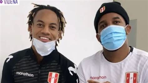 Perú Vs Paraguay Jefferson Farfán Y Su Especial Bienvenida A André Carrillo En Los