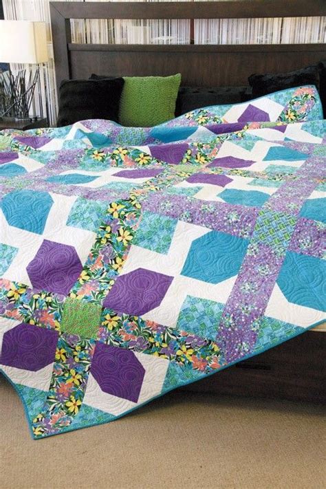 This Stunning Quilt Is Easy Enough For Beginners Quilting Digest Quilts Quilt Patterns