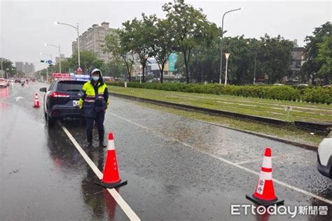 快訊／暴雨炸不停！高雄「水淹到小腿」 市區積水半個輪胎高 Ettoday社會新聞 Ettoday新聞雲