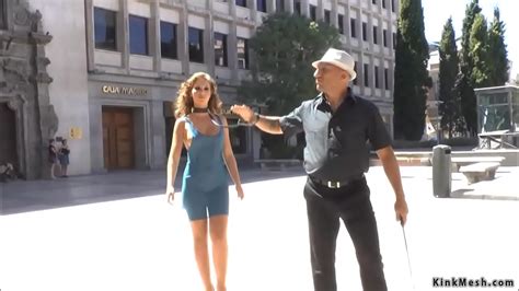 Nena en vestido transparente en público XVIDEOS