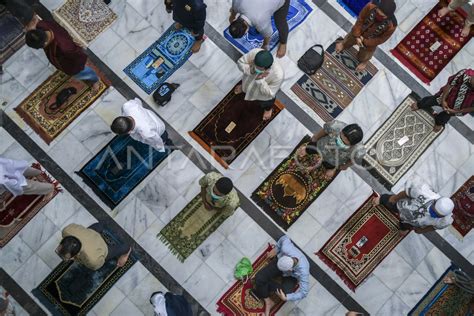 Aktivitas Rumah Ibadah Menjelang Psbb Total Di Jakarta Antara Foto