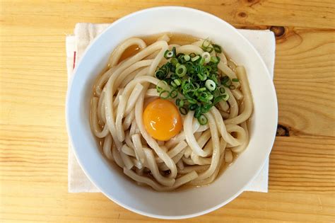 やる気がなくてもこれなら作れる？「鶏ガラ醤油釜玉うどん」。 話題の画像プラス