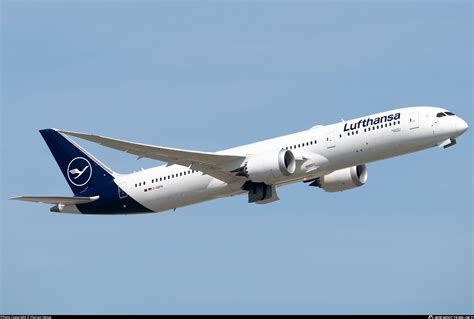 D ABPB Lufthansa Boeing 787 9 Dreamliner Photo By Florian Venus ID