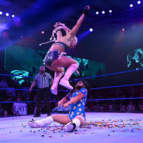 Women Of Wwe Wendy Choo Vs Tiffany Stratton Lights Out