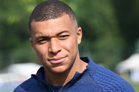 Kylian Mbappe dit au PSG qu il ne déclenchera pas de prolongation de