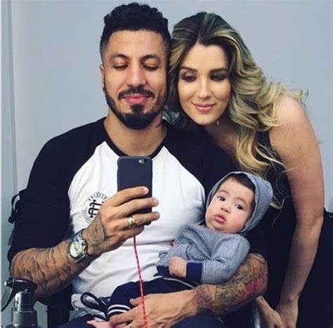 Ex Bbb Fernando Medeiros Se Derrete Pela Fam Lia Em Foto Aline E O