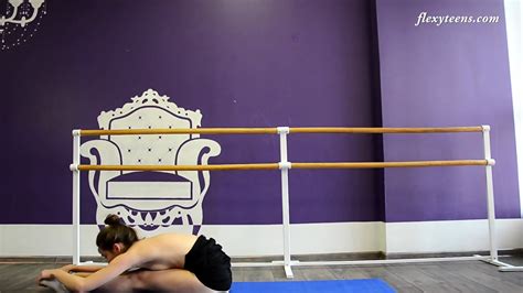 Blonde Russian Sexy Naked Gymnast Julia Fiatal