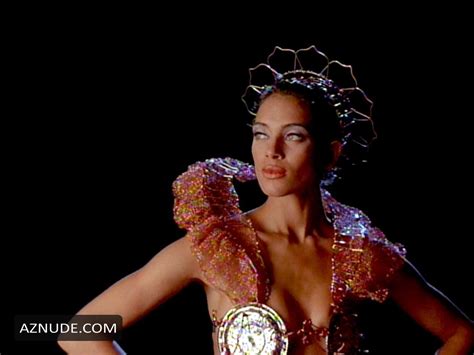 KRISTEN WILSON Nude AZNude