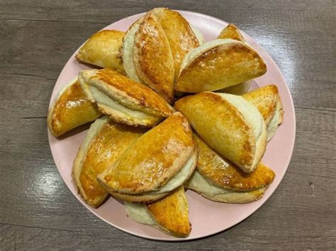 Сочники с творогом из песочного теста в духовке - пошаговый рецепт